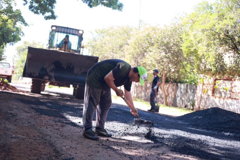 Avanza el plan de bacheo en distintos sectores de Santo Tomé