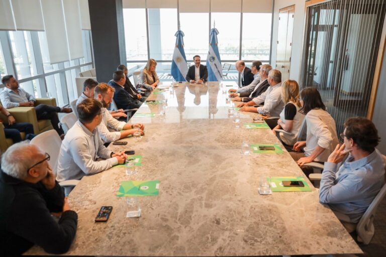 El gobernador se reunió con referentes del sector forestoindustrial y ratificó su respaldo para potenciar desarrollo