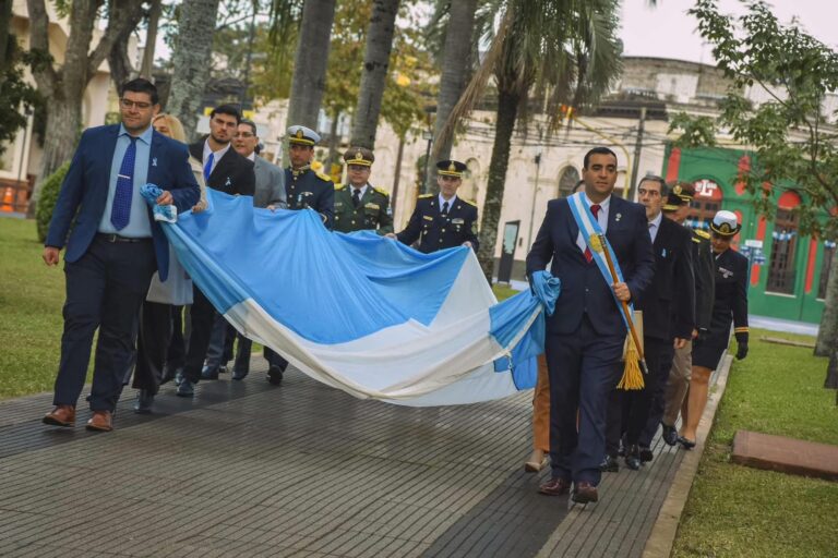 Con actos, homenajes y una bicicleteada familiar, Santo Tomé evocó la gesta de Mayo de 1810