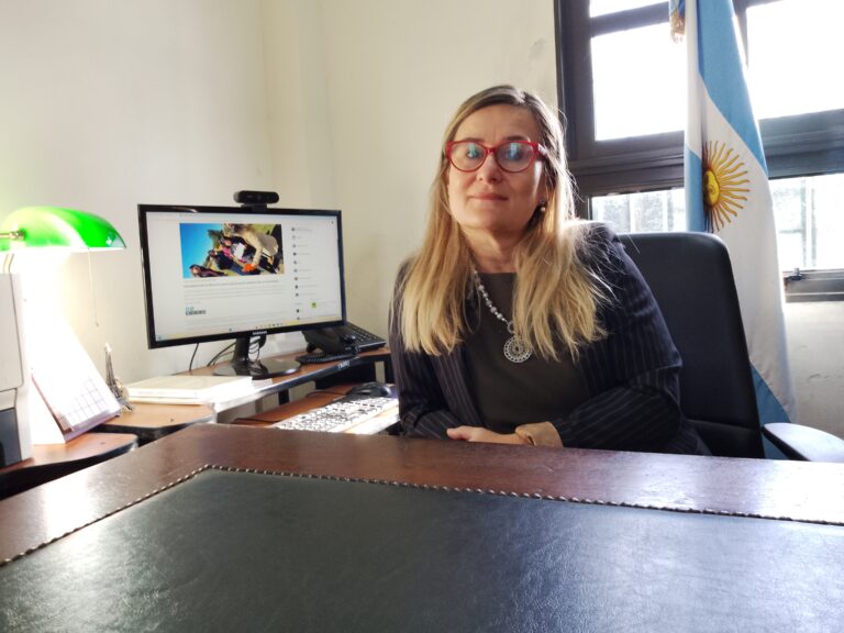 Detalles del caso de la adopción de una chica de 16 años a una familia colombiana