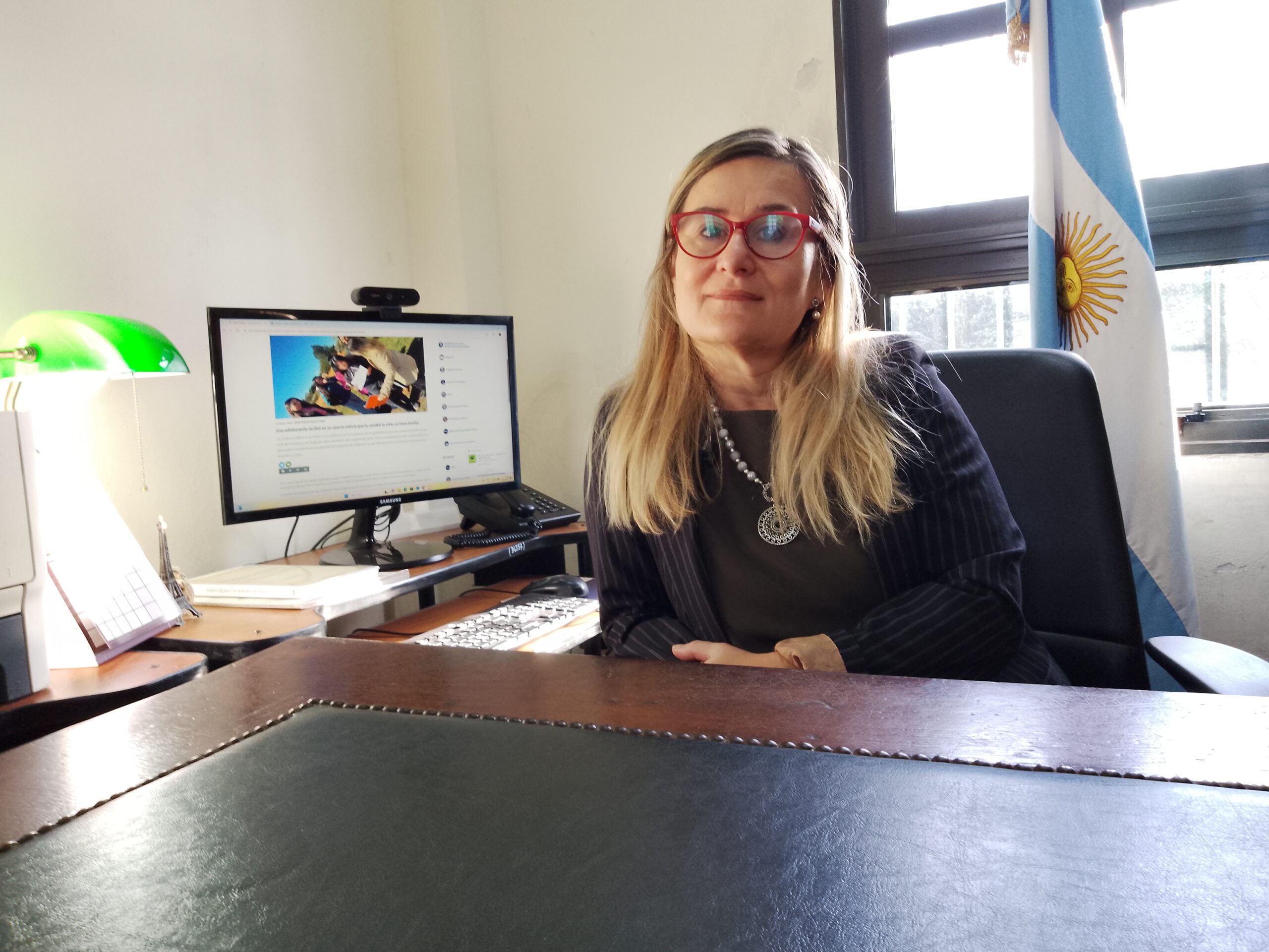 Detalles del caso de la adopción de una chica de 16 años a una familia colombiana