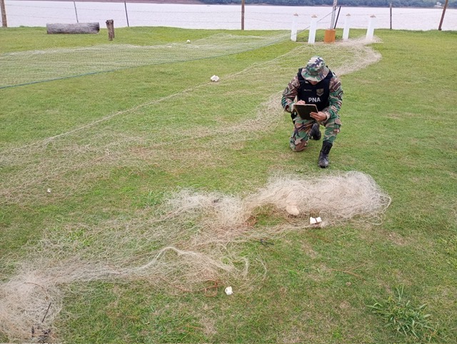 Prefectura Santo Tomé incautó redes de pesca ilegales en zona de Las Piedras y Los Platanos