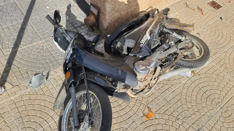 El accidente de cada día: Una motociclista sufrió graves lesiones tras atropellar a un perro