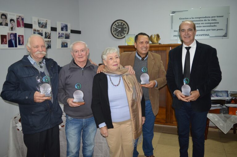 La Asociación Cooperadora del Hospital cumplió 138º Años de su Aniversario, reconociendo la labor de personas que han colaborado con la institución