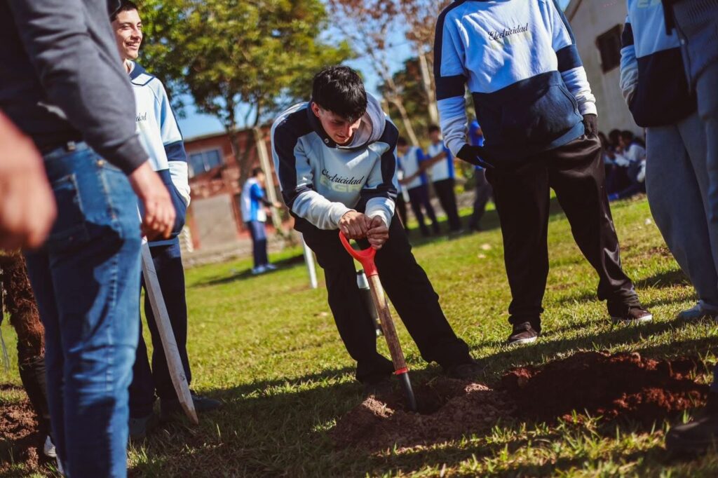 Santo Tomé celebró el Día Mundial del Ambiente plantando árboles nativos