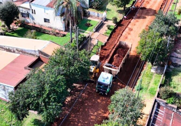 Obras: comenzó la construcción de cordón cuneta sobre calle Pellegrini