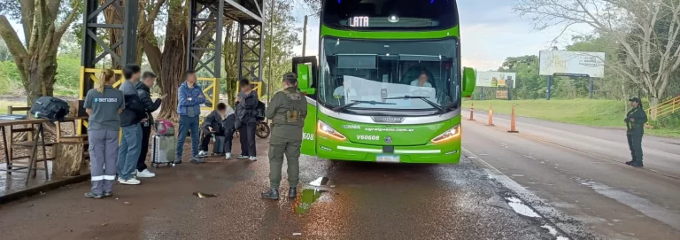 Gendarmería expulsó del país a cinco ciudadanos chinos que ingresaron de manera ilegal al país