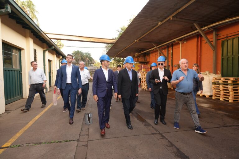 Corrientes mostró su potencial productivo al embajador de China con una agenda que incluyó a Las Marías y el puerto de Ituzaingó
