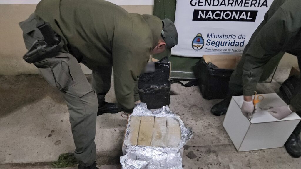 212 kilos de marihuana eran enviados bajo encomiendas y cinco personas quedaron detenidas tras la realización de entregas vigiladas