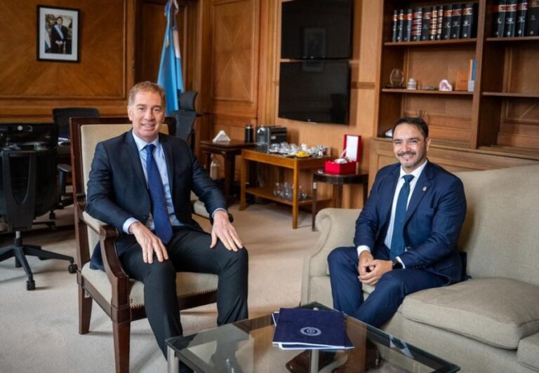 Valdés confirmó un acuerdo para reducir las tarifas eléctricas: «Va directo al bolsillo de los usuarios»