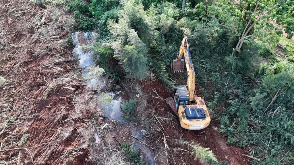 Avanzan los trabajos de limpieza y despeje del Arroyo Mbusú
