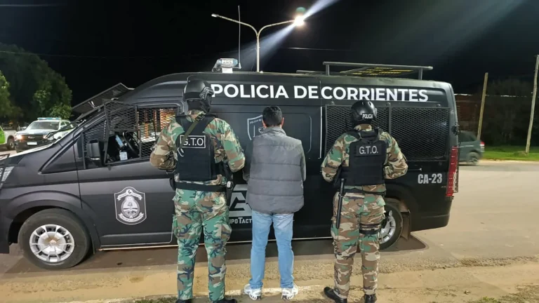 Golpe al narcotráfico en La Cruz: tres allanamientos simultáneos dejaron dos detenidos y un ladrillo de cocaína secuestrado