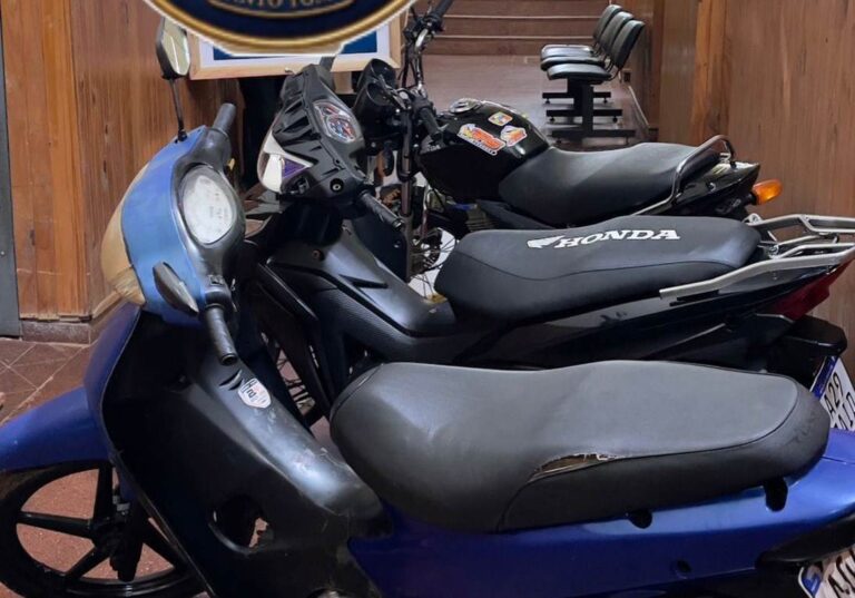 Investigaban una estafa en Santo Tomé: allanaron una vivienda y secuestraron tres motos y teléfonos celulares