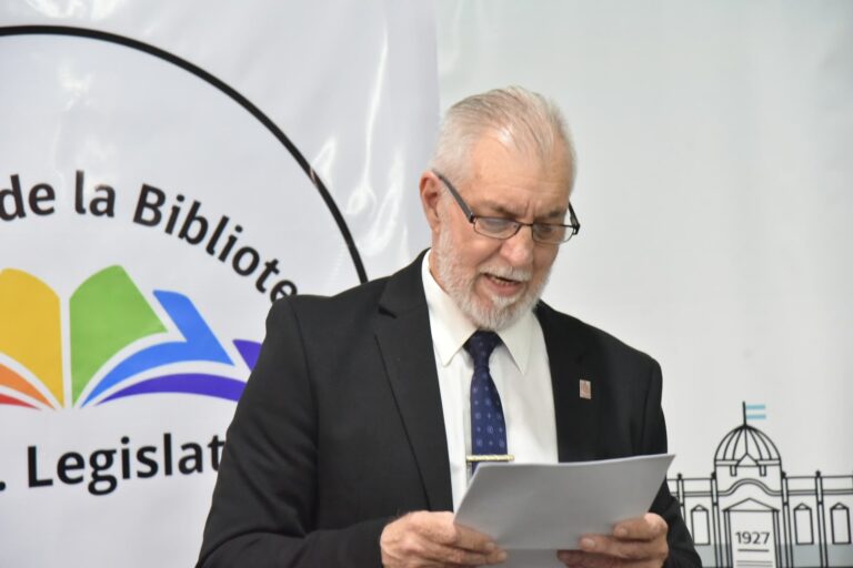 Se presentó la Guía Teórica “Introducción al conocimiento del Derecho” en la Biblioteca de la Legislatura