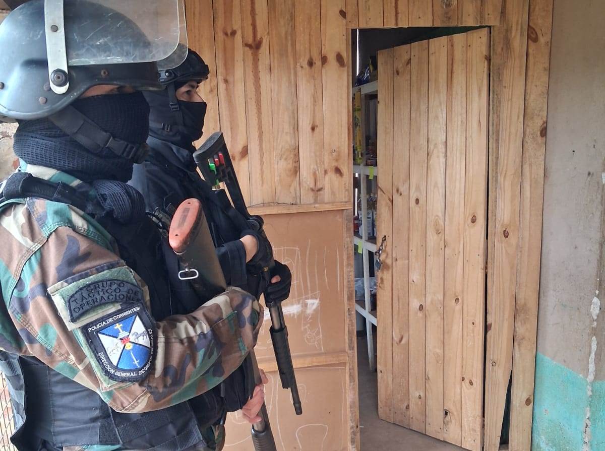 Allanamiento policial en Santo Tomé termina con el secuestro de una «tumbera» y elementos clave