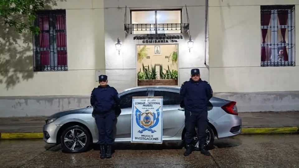Cuatro detenidos tras un allanamiento en un hospedaje y el secuentro de miles de dólares
