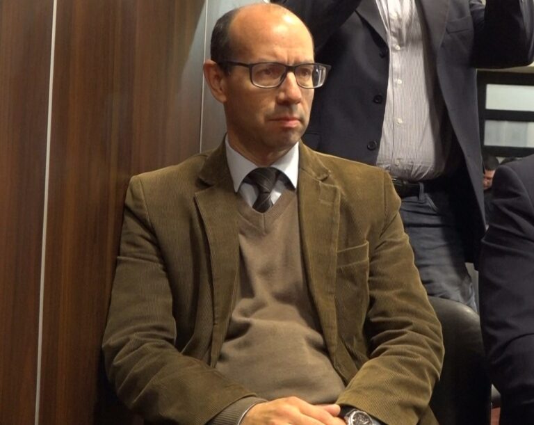    DERIVACIONES:  Fiscal admite que una suboficial liberaba a un preso que sería su amante para delinquir por la noche