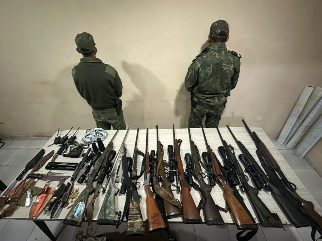 Allanaron un coto de caza clandestino y secuestraron un arsenal en poder de catorce brasileños