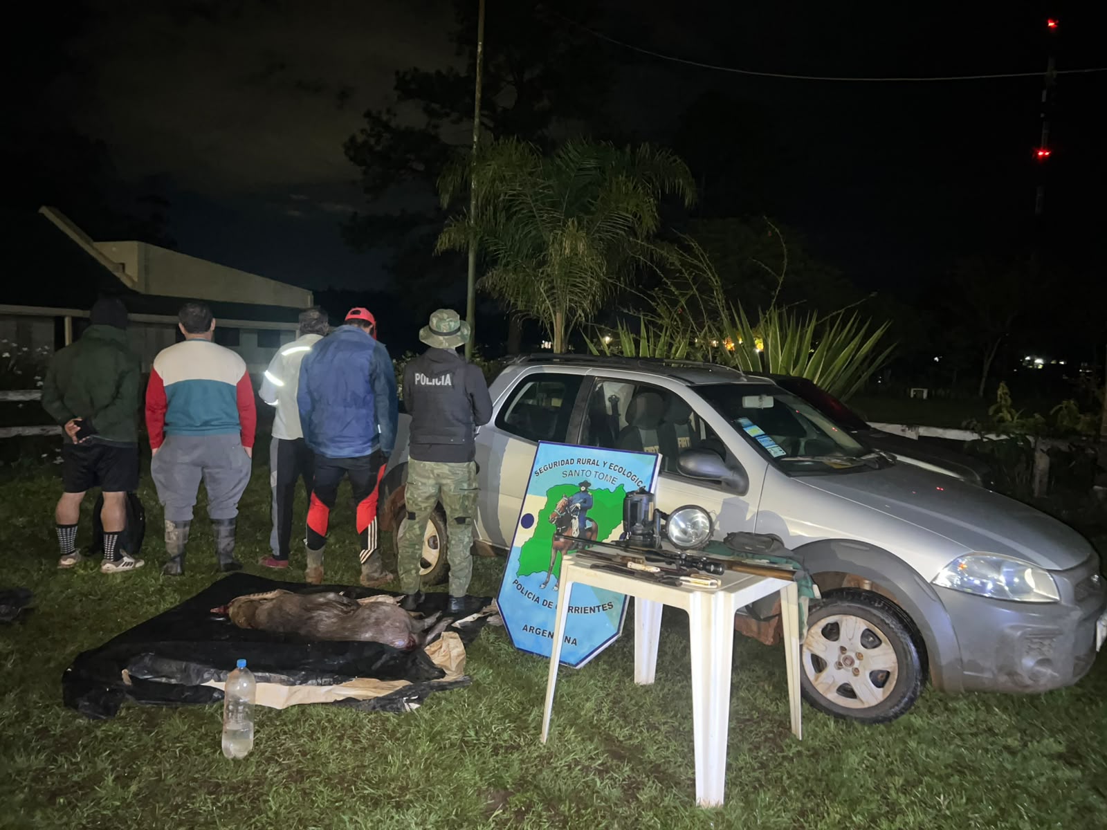    OPERATIVO EN RUTA 40:  Cayeron cuatro cazadores furtivos en Santo Tomé: les secuestraron un fusil, municiones y animales faenados