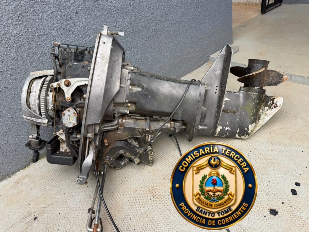 Hallan y secuestran un motor de lancha abandonado en una zona de espesa vegetación