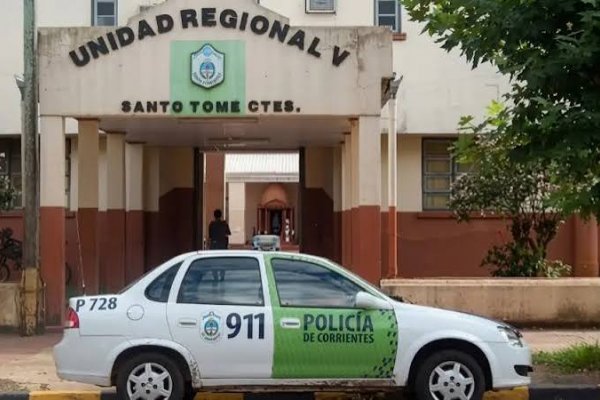    DERIVACIONES:  Detuvieron a la suboficial de guardia de la Alcaidía de Santo Tomé: la acusan de «soltar» a un preso para asaltar el Pago Fácil
